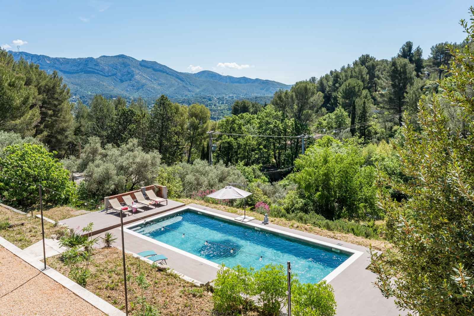 13360 ROQUEVAIRE - LASCOURS Villa 258m2  rénovée par un architecte