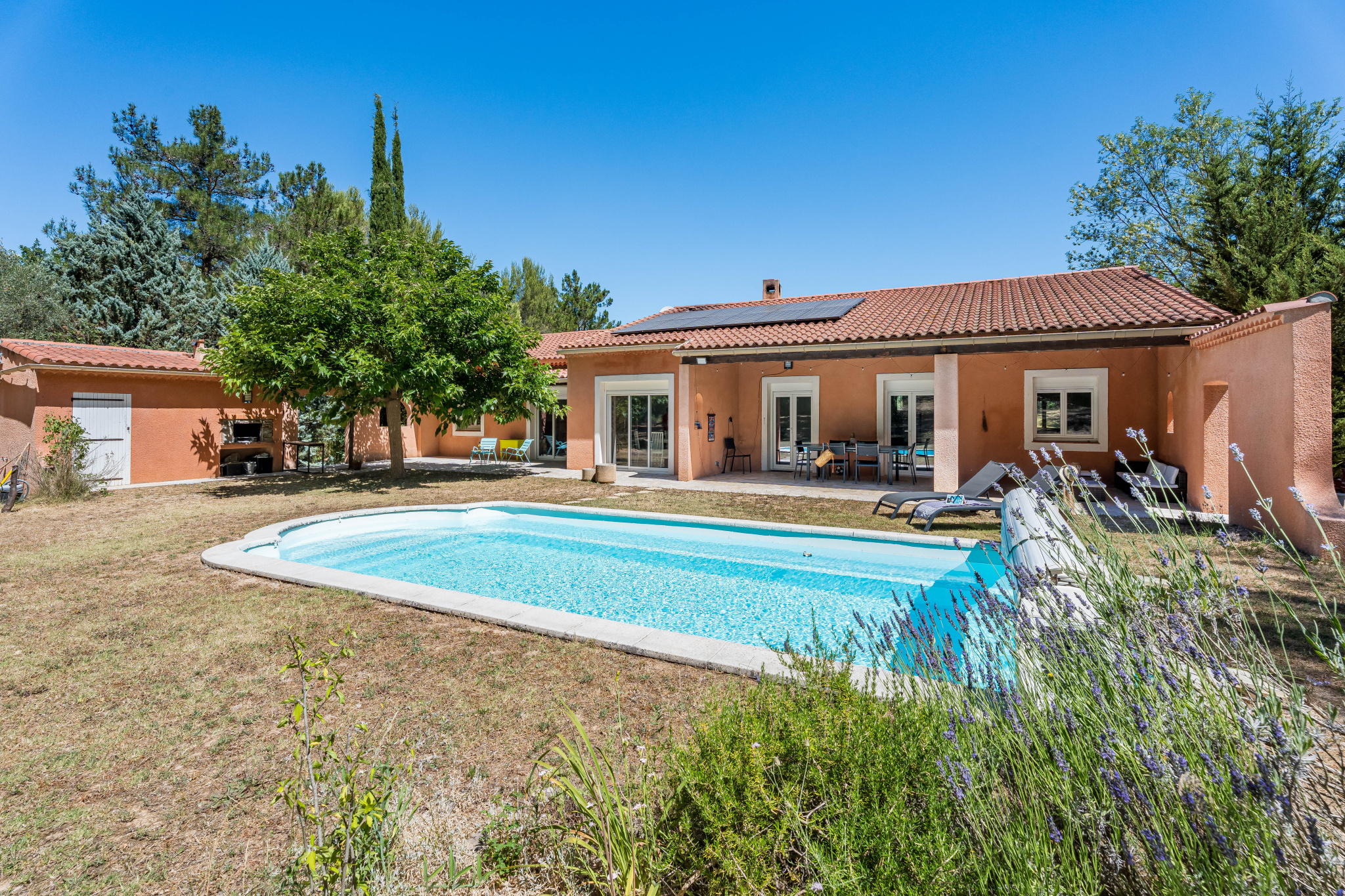 Pour amoureux de calme, de nature et de campagne, Auriol, villa de plain-pied avec piscine et sous-sol