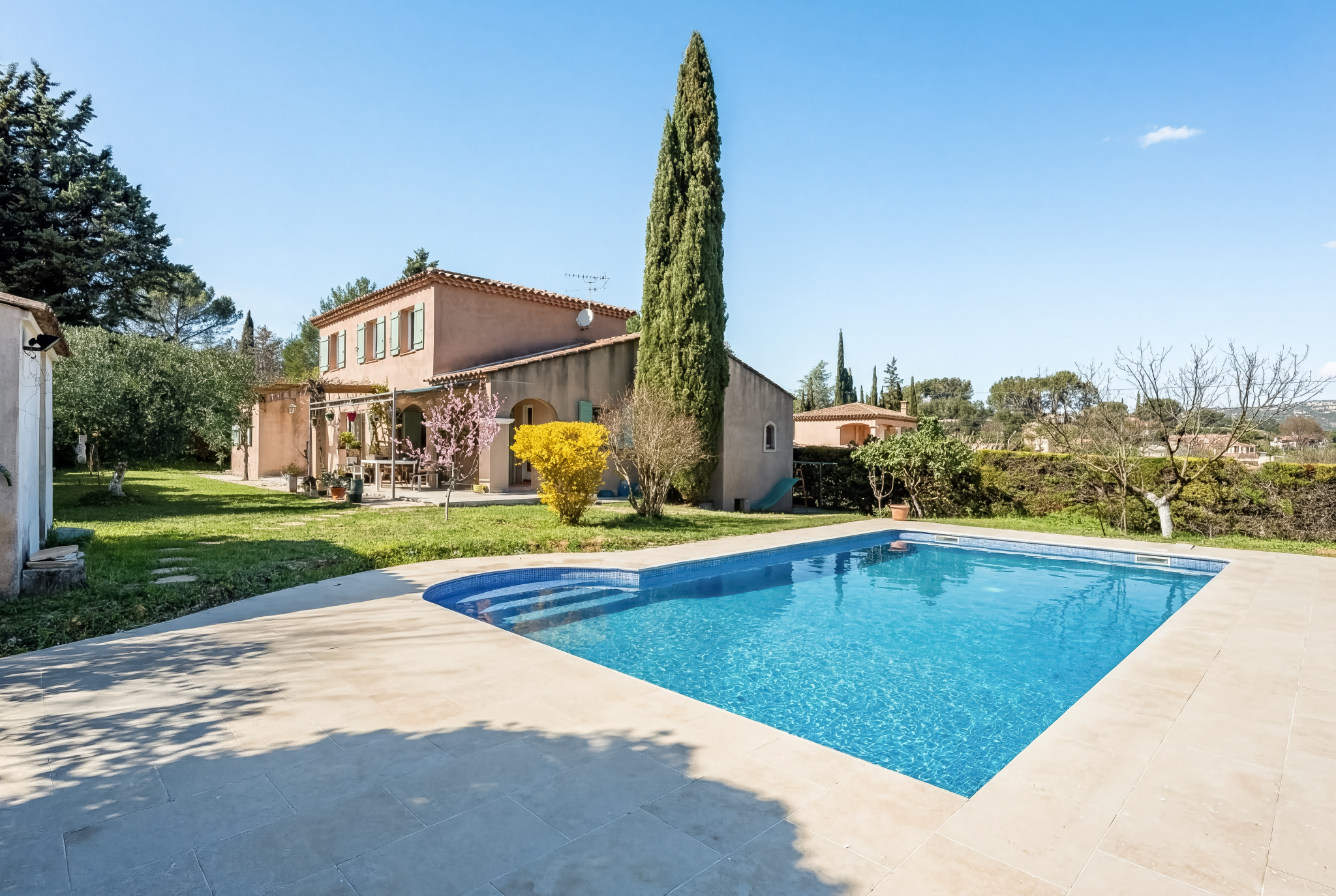 13112 LA DESTROUSSE - Villa type 5 piscine vue dégagée