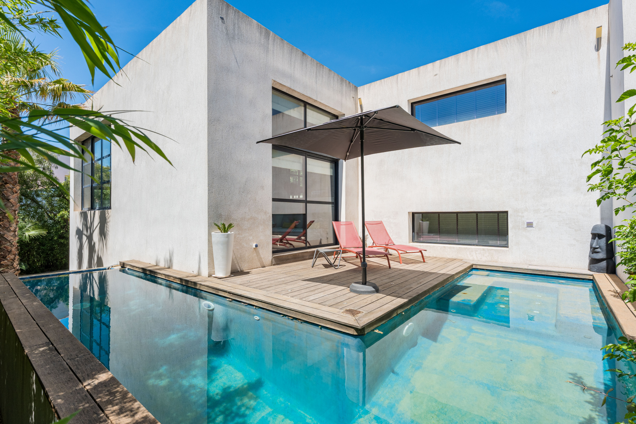 SUPERBE VILLA COMTEMPORAINE AU CALME