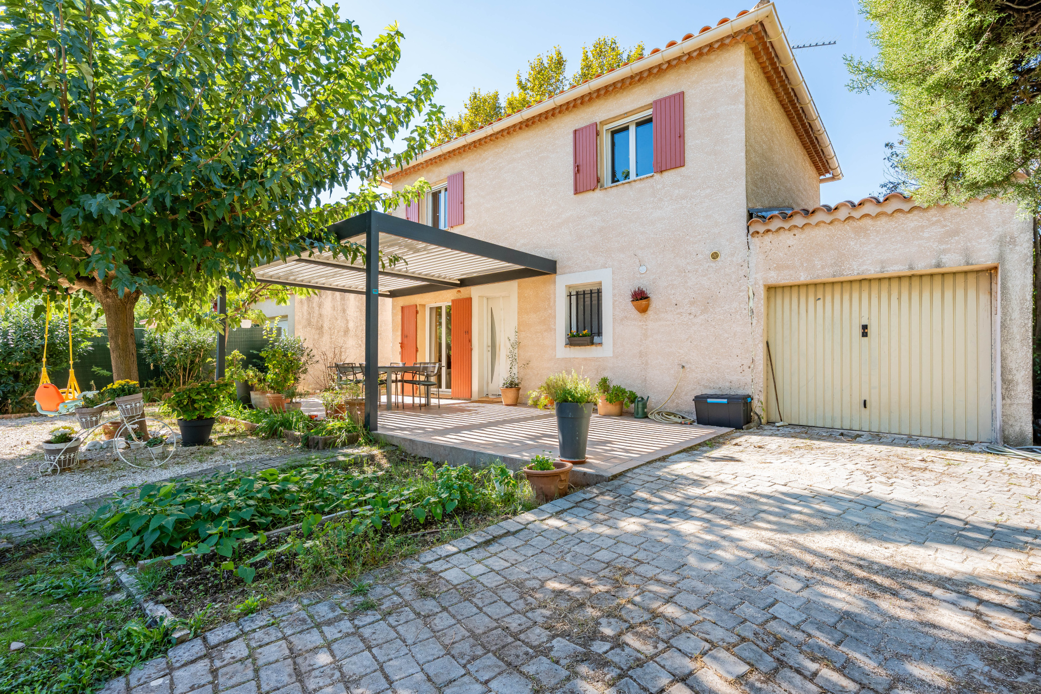 Maison familiale de 120 m2 sur terrain arboré   Éoures, Marseille 11