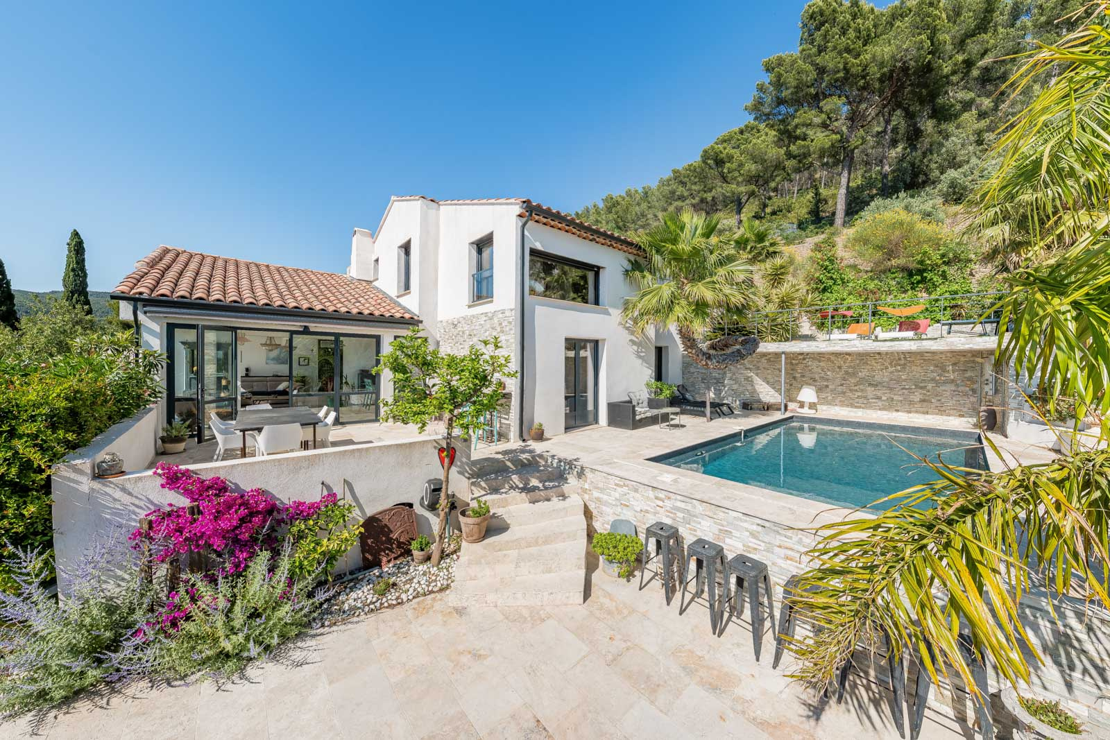 Belle contemporaine avec vue mer - appartement indépendant- piscine - garage