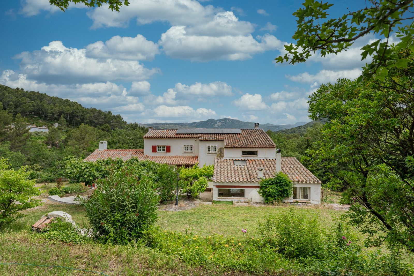 Propriété de charme au calme absolu dans la campagne d'Auriol