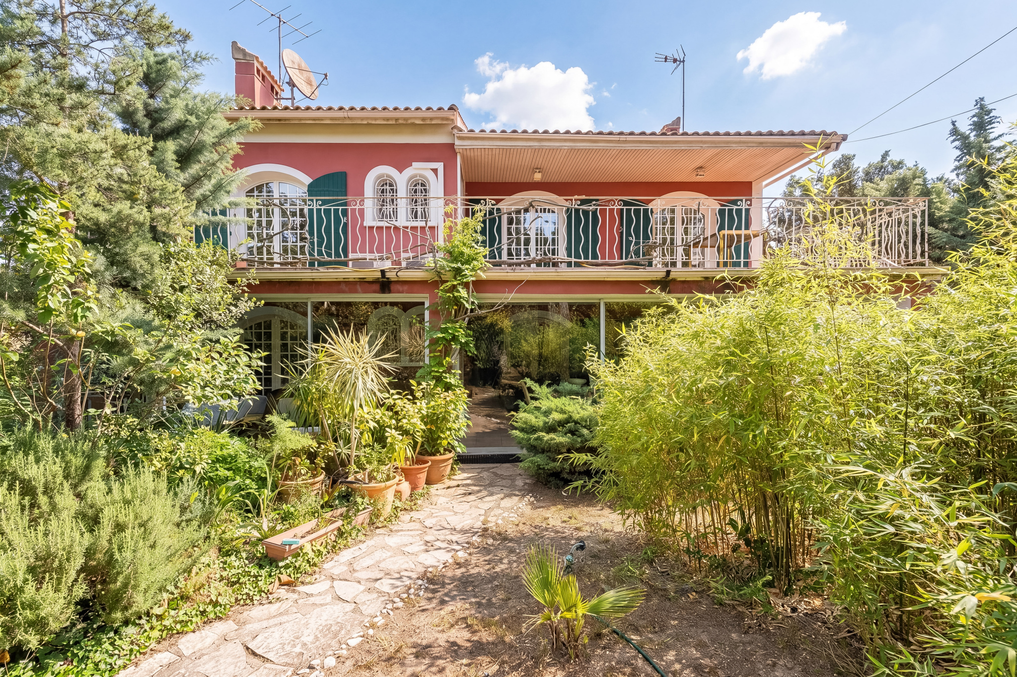 Villa familiale 192 m2 avec grande terrasse et sous-sol aménageable sur 1000 m2 de terrain