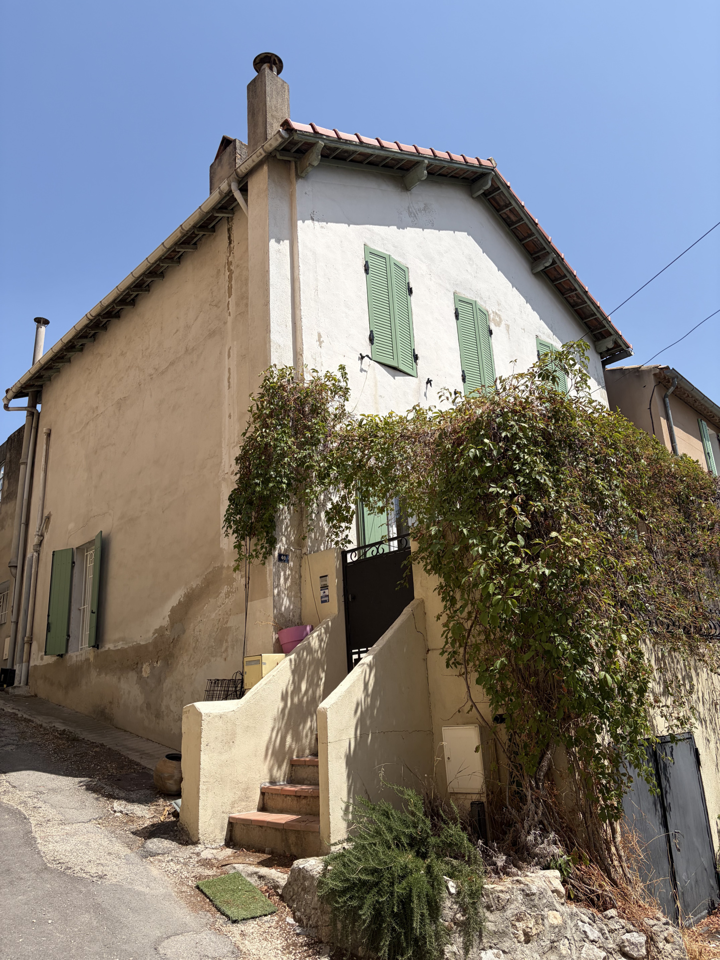 À vendre   Superbe T4 rénové en plein cœur d'Aubagne