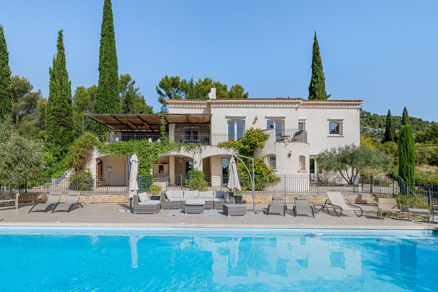 Une Villa au sommet de la COLLINE DU RUISSATEL