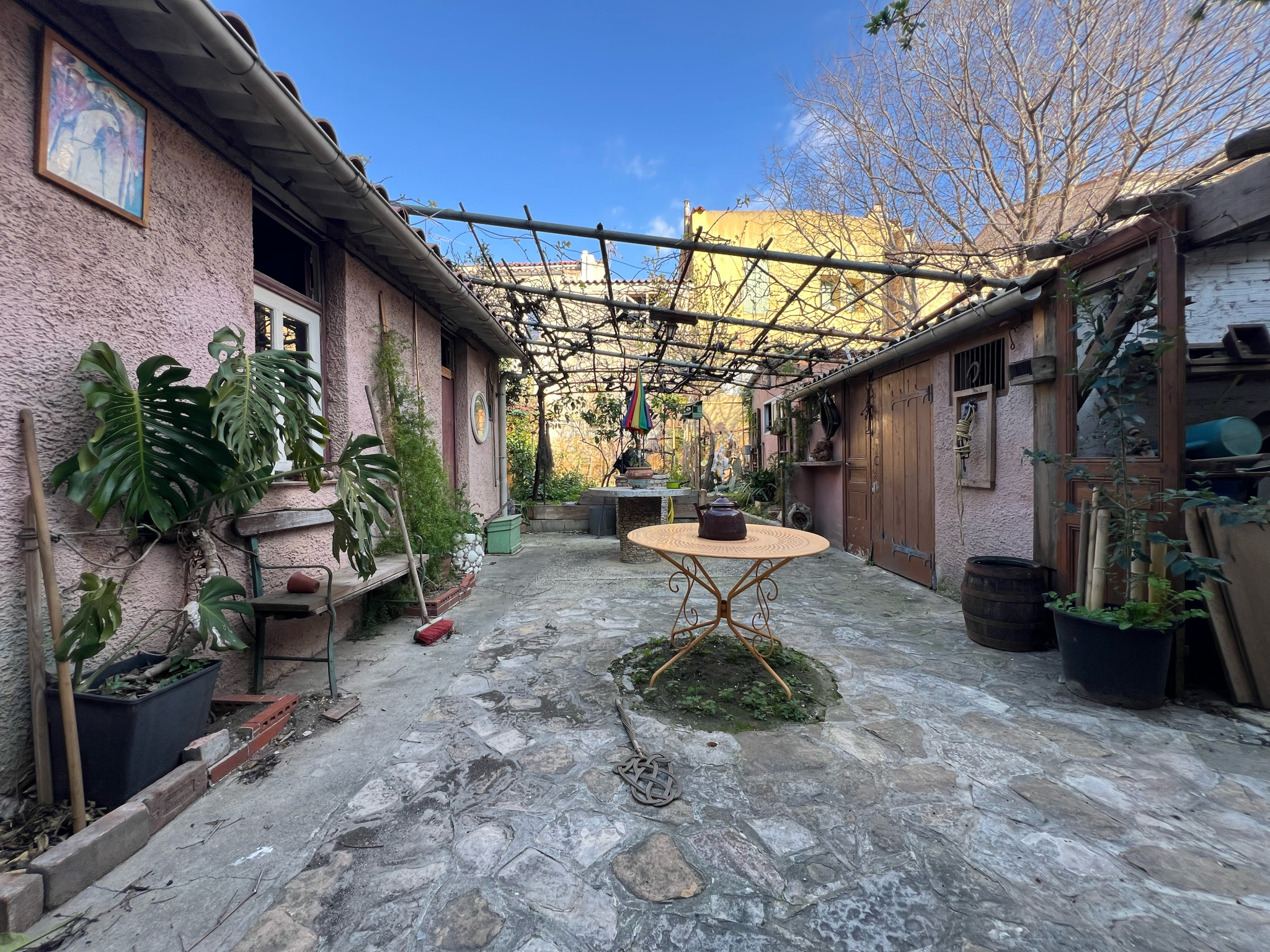 13600 LA CIOTAT - Terrain avec deux constructions sur le port