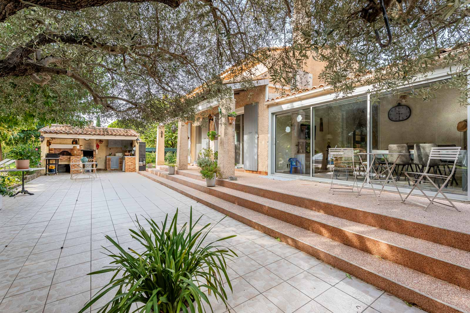 MAISON DE 186 M2 AVEC T2 INDÉPENDANT, PISCINE ET TERRAIN DE 1 750 M2