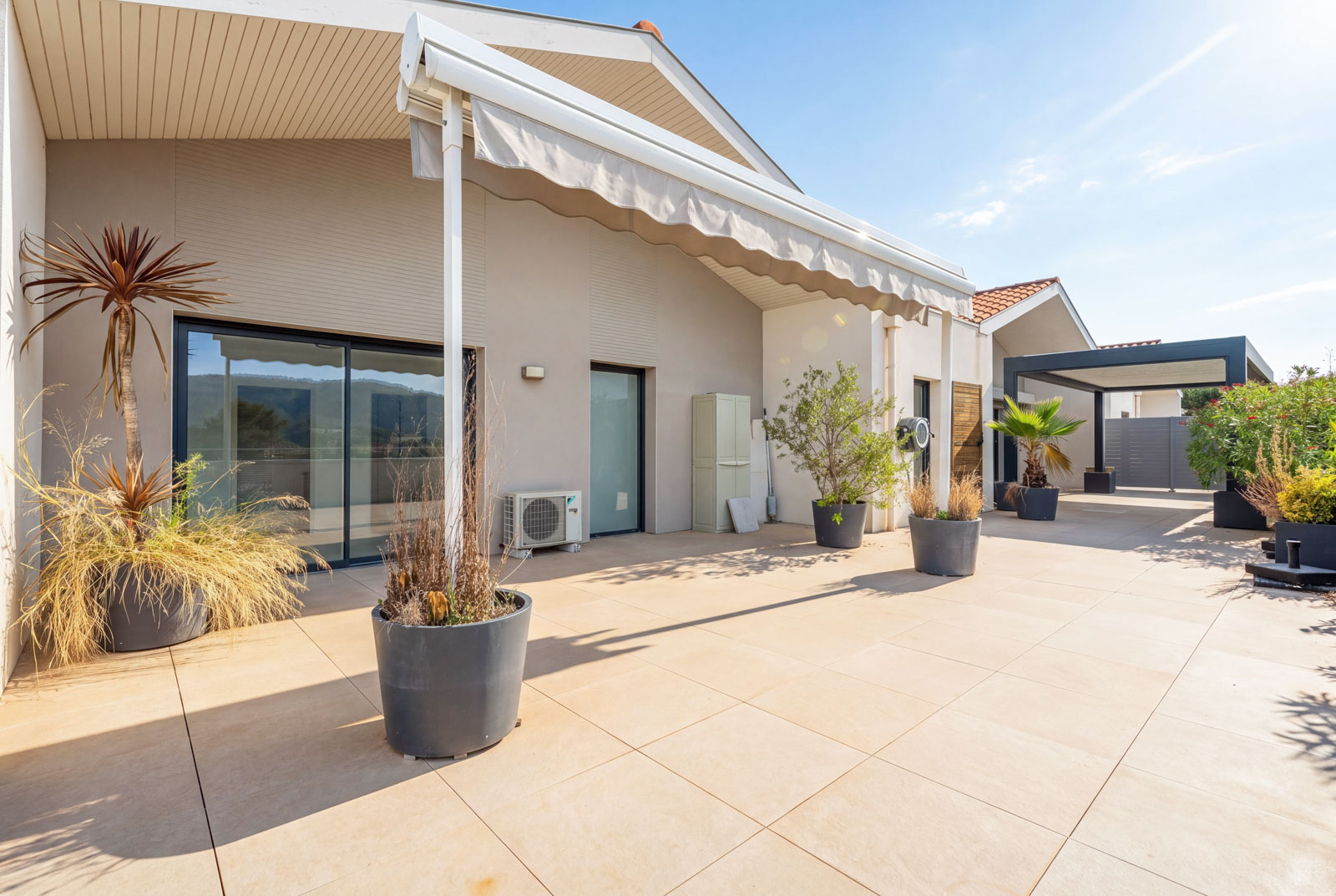 AUBAGNE   LES PASSONS   Rare : appartement de plus de 100 m2 avec terrasse de 100 m2 sans vis-à-vis